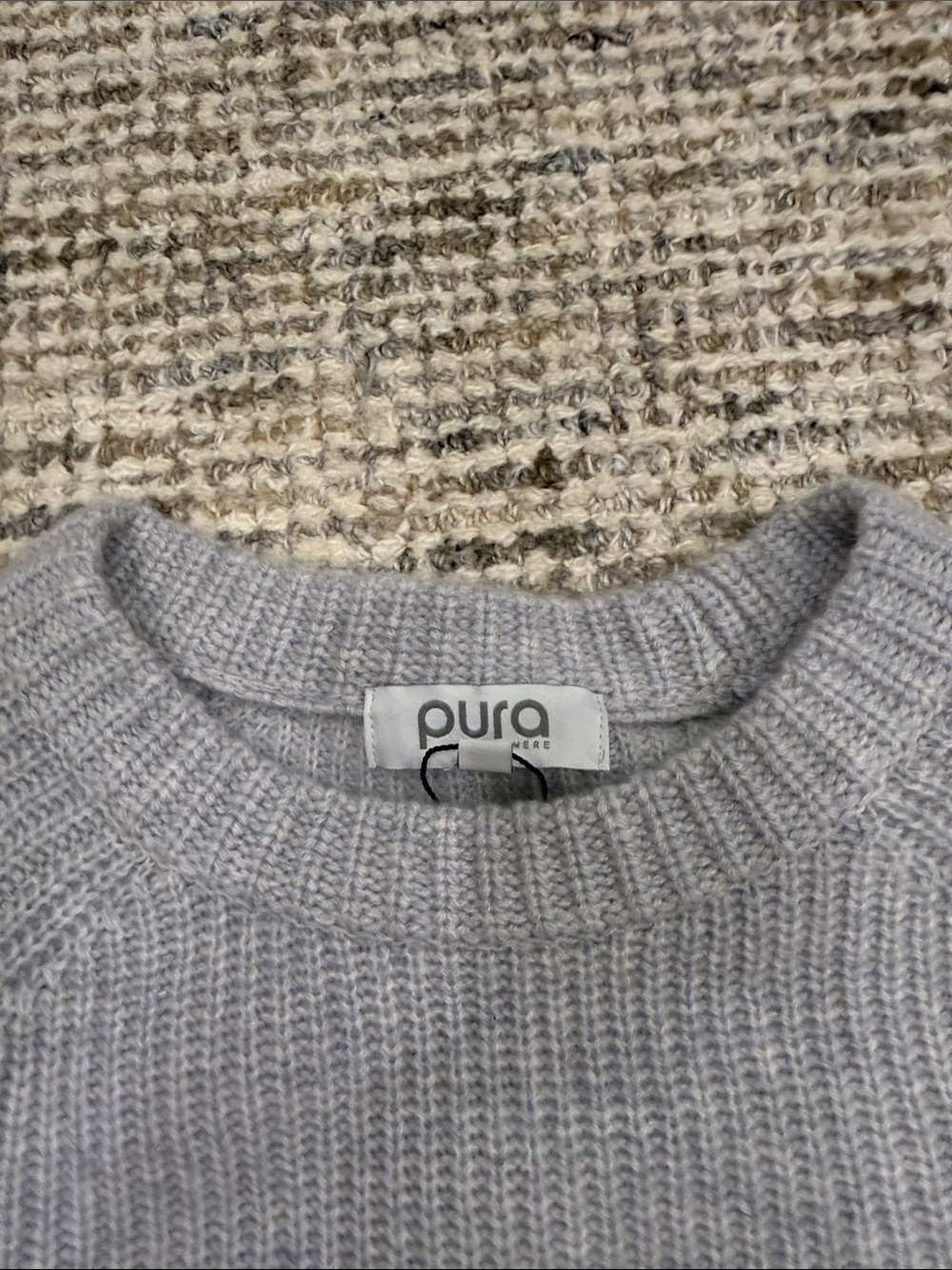 100% CASHMERE Light Gray Ribbed Crew Neck Cashmere sweater - Picture 2 of 2